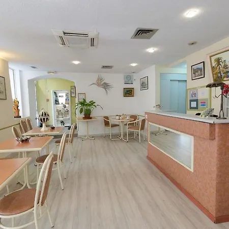 Appia Hotel 2*