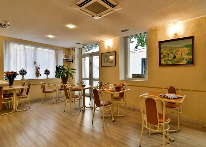 Appia Hotell 2*